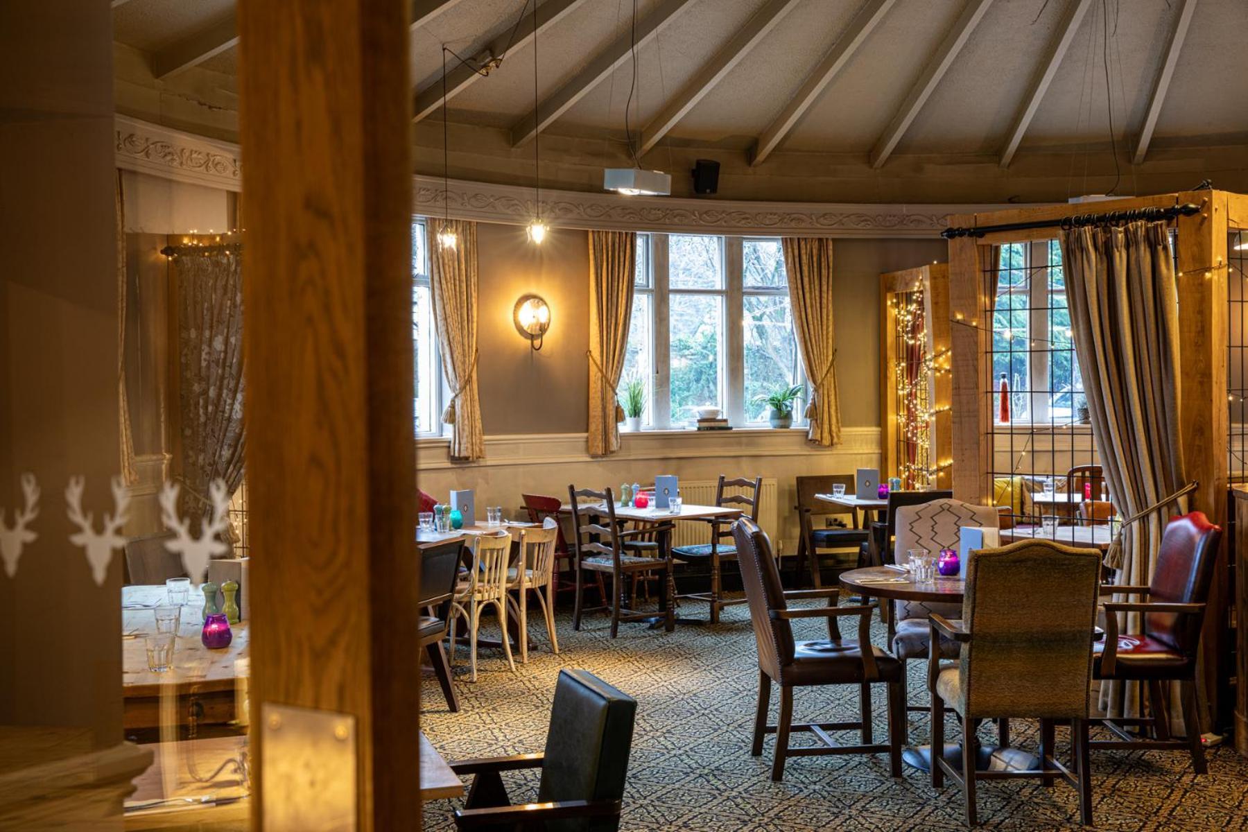 The Devonshire Arms Hotel Baslow Eksteriør billede